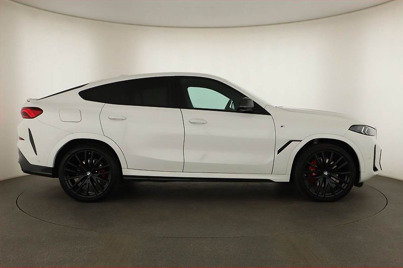 BMW X6 (2025) xDrive40i - fotka 6 z 26