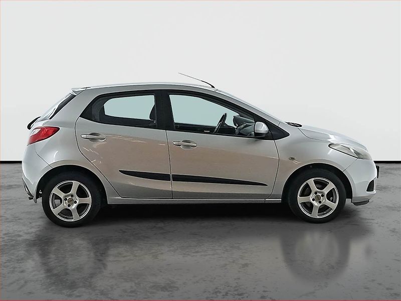 Mazda 2 (2008) 1.3 i, rezervace - fotka 6 z 15