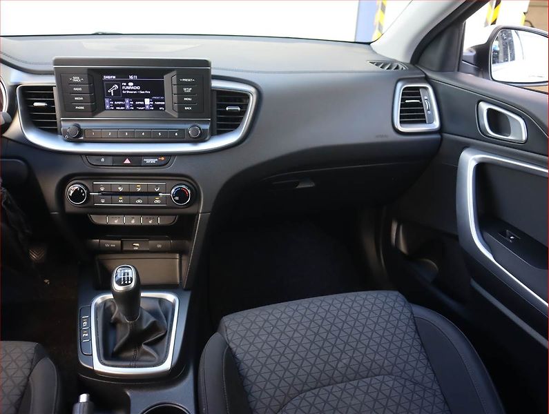 Kia Ceed (2022) 1.0 T-GDI, Serv.kniha - fotka 8 z 17