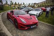 Desítky milovníků aut značek Rolls-Royce a Bentley se sešli 23. května v pražské Dubči na druhém setkání příznivců těchto luxusních aut v Česku. K vidění byly i další značky sportovních aut.
