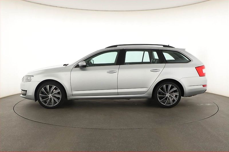Škoda Octavia (2017) Laurin&Klement 1.8 TSI, Kůže - fotka 3 z 17