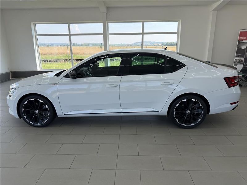 Škoda Superb 2,0 TDi, Sportline, Navi, DSG - fotka 2 z 36