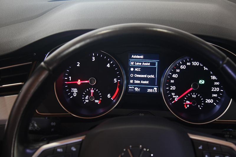 Volkswagen Passat (2024) 2.0TDI DSG Nez.Topení 2024 - fotka 38 z 40
