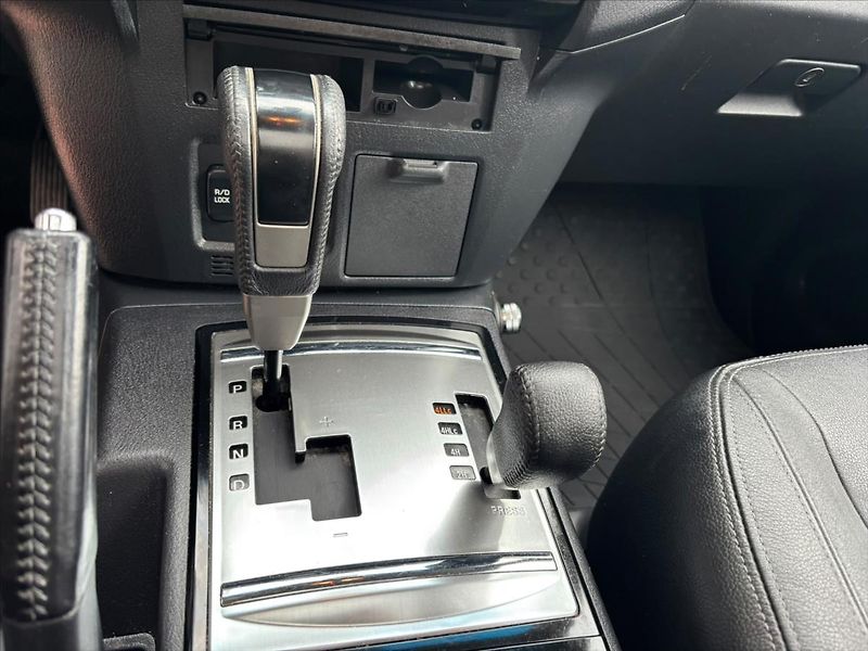 Mitsubishi Pajero 3,2 DI-D  Instyle 4x4+Serviska - fotka 23 z 32