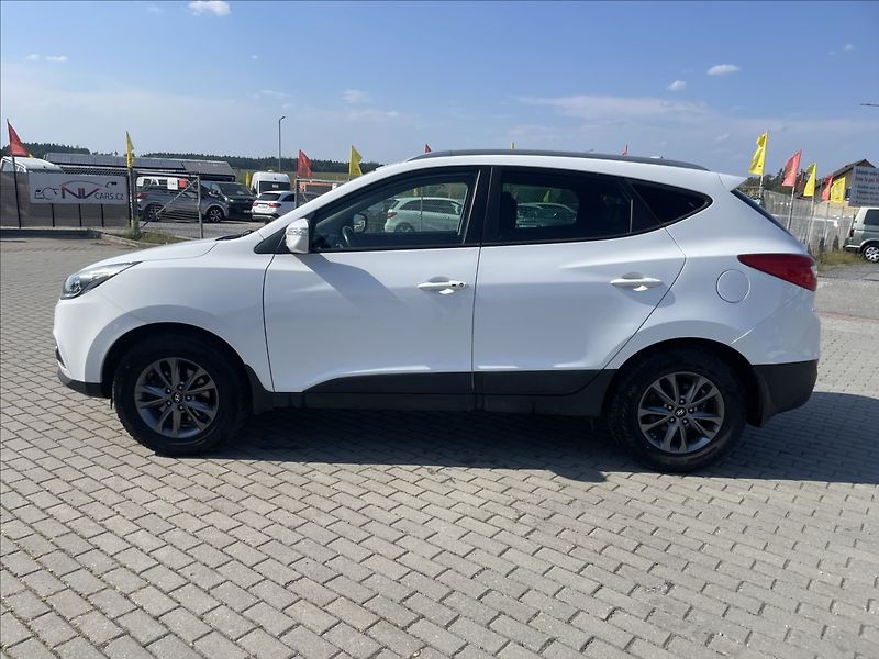 Hyundai ix35 2,0 CRDi 100kw 4x4 Tažné Kůže - fotka 2 z 41
