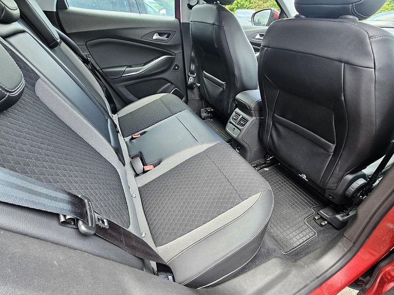 Opel Grandland X (2020) Plug-In Hybrid 200 4x4 EAT8 - fotka 11 z 31