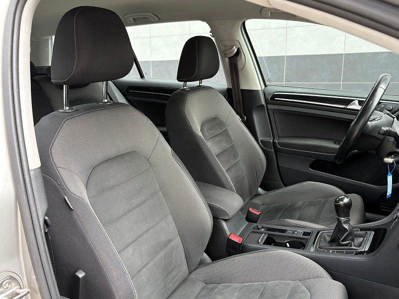 Volkswagen Golf Variant 1.4TGI 81 kW Highline ČR,1.MAJ - fotka 30 z 50