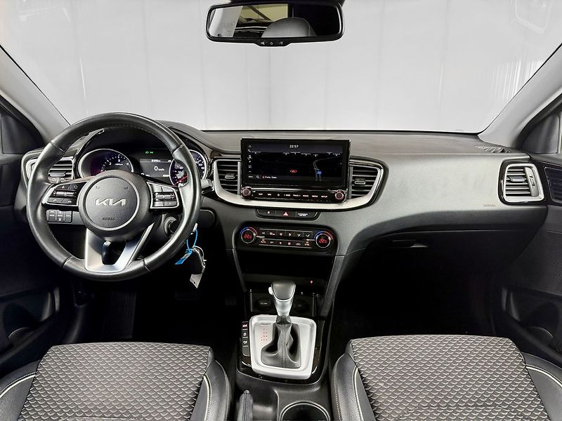 Kia Ceed CRDi 100KW 7DCT EXECUTIVE, LED - fotka 9 z 23
