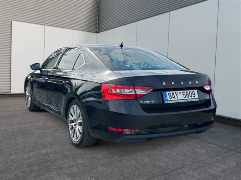 Škoda Superb 2,0 TDI Style 4x4 DSG - fotka 4 z 11