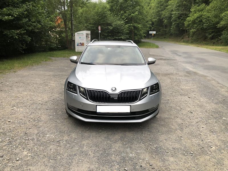 Škoda Octavia (2020) COMBI 1.5 TSI DSG STYLE 2020 - fotka 2 z 17