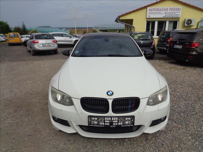 BMW Řada 3 3,0 - fotka 21 z 26