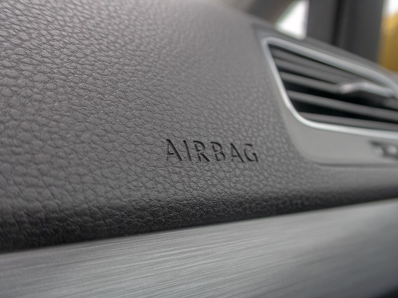 Volkswagen Golf (2018) ČR 1.0TSI 81KW – BARVA - fotka 38 z 52