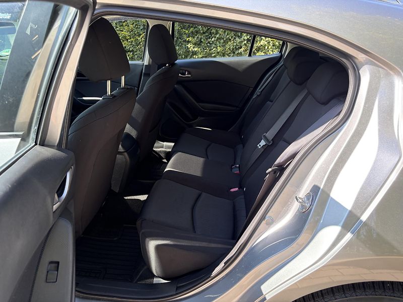 Mazda 3 1.5 Prime-Line - fotka 21 z 29