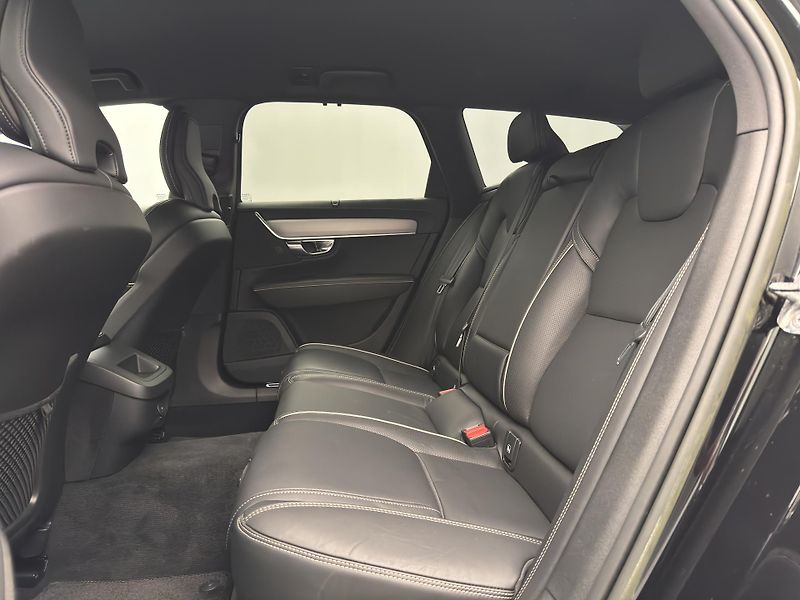 Volvo V90 B4 PLUS DARK AUT  - fotka 6 z 47