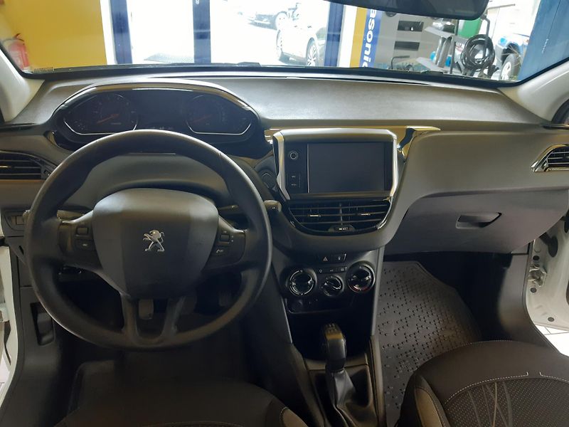 Peugeot 208 1.2 i KLIMA koup. ČR - fotka 9 z 27