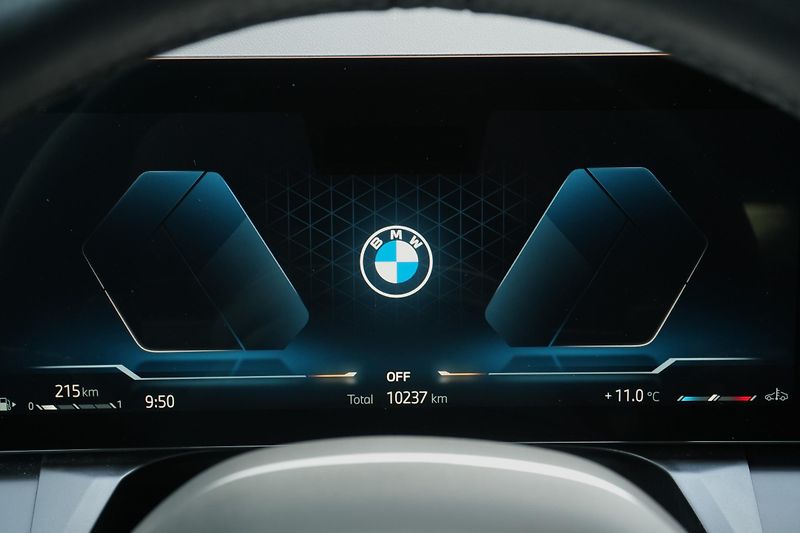 BMW X3 20d, Tažné, HUD, ACC, 360°,H/K - fotka 23 z 50