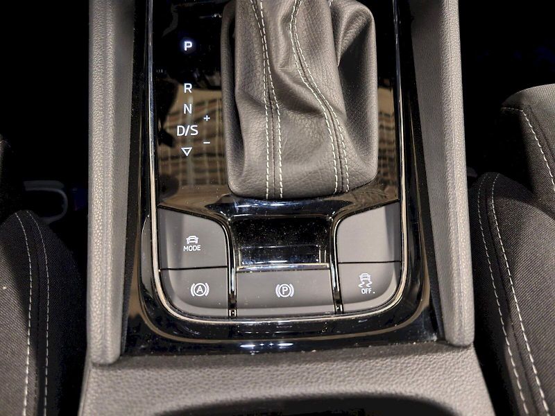 Škoda Karoq (2025) 1.5 TSI 110 kW DSG Sportline - fotka 18 z 30
