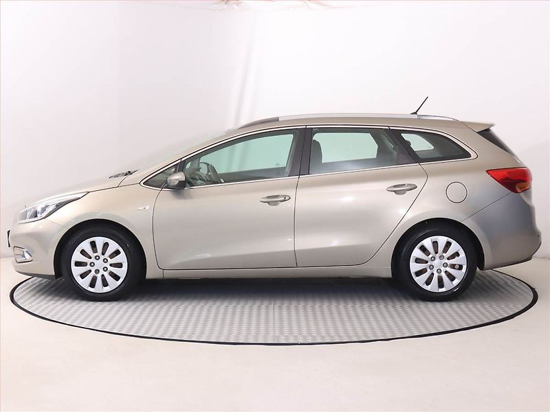 Kia Ceed (2014) 1.4 CVVT, Tempomat - fotka 3 z 17