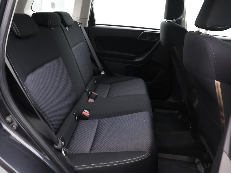 Subaru Forester 2,0 D-L 108kW CZ Sport - fotka 13 z 34