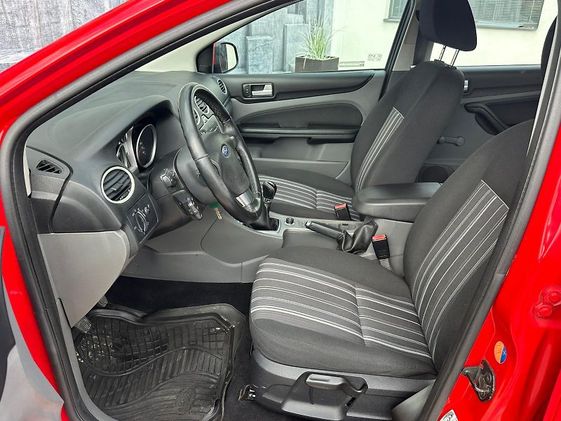 Ford Focus (2010) 1.6TDCi, 66KW, VYHŘ. SEDADLA - fotka 21 z 22