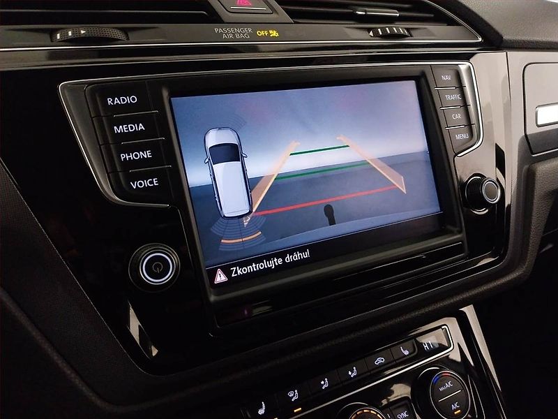 Volkswagen Touran (2017) R-Line 2.0 TDI, Automat - fotka 22 z 24