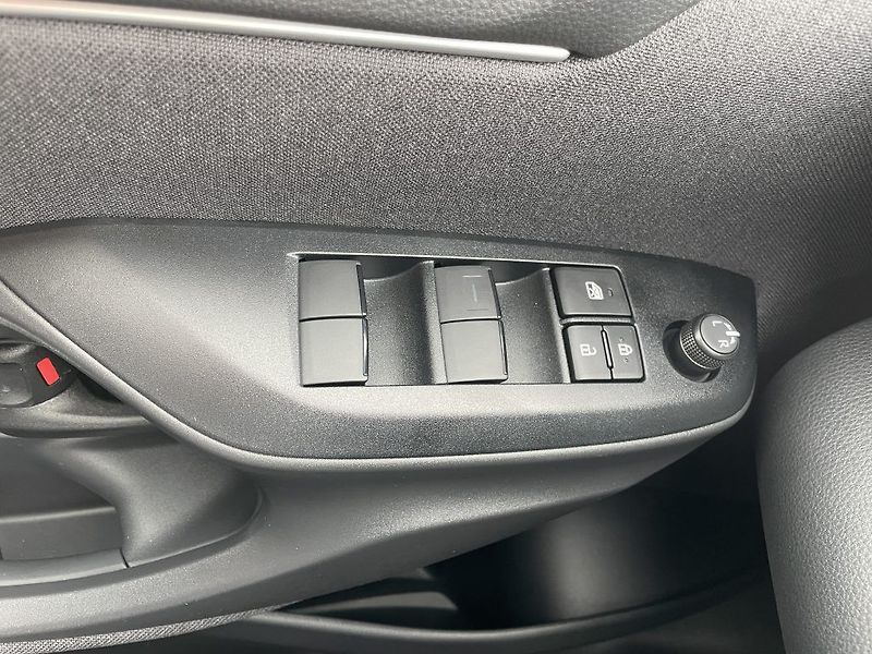 Toyota Yaris 1.5 Hybrid ODBĚR ihned - fotka 26 z 27