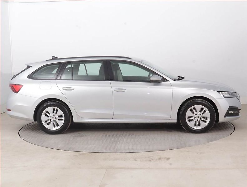 Škoda Octavia (2022) Ambition 2.0 TDI, ČR,1.maj - fotka 6 z 15