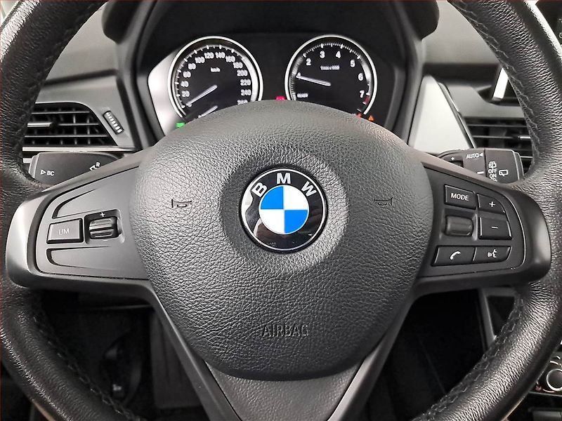 BMW Řada 2 (2019) 216i Active Tourer, Serv.kniha - fotka 18 z 20
