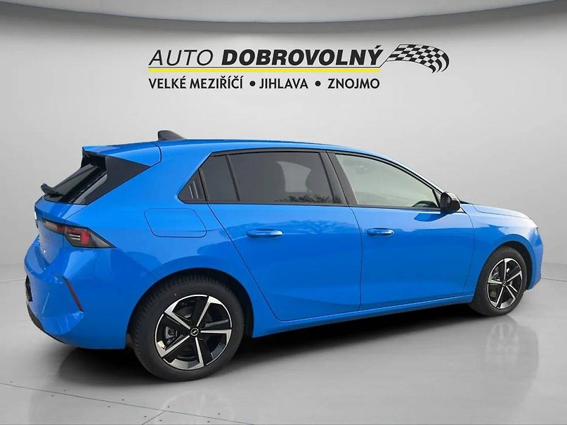 Opel Astra Edition HB 1.2 TURBO (96kW/130 - fotka 8 z 26