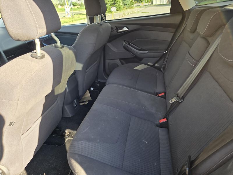 Ford Focus (2011) 1.6 TDCi 85kW Titanium - fotka 8 z 20