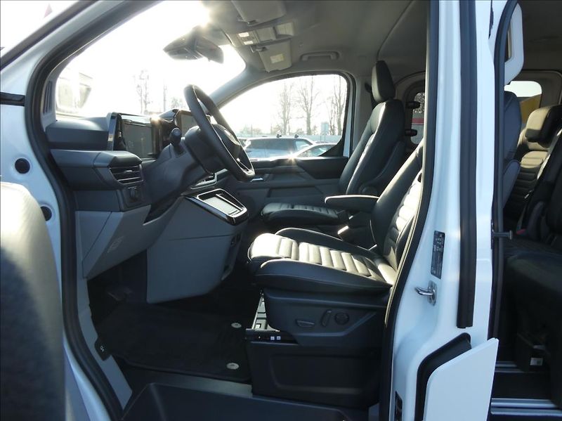 Ford Tourneo Custom 2,0 L2,TITANIUM X,8Míst,AWD - fotka 12 z 44