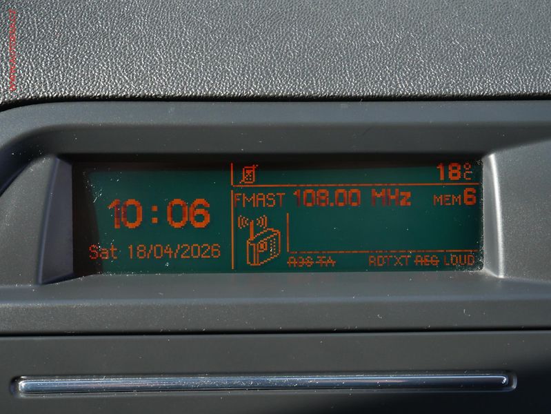 Citroën C5 (2009) 2.0HDi, ČR, AT, AC, temp - fotka 17 z 21