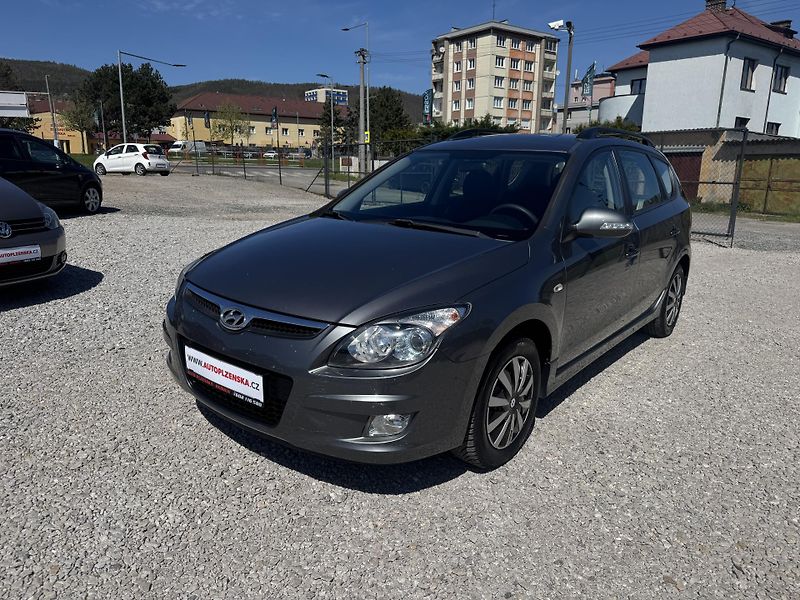 Hyundai i30 (2011) 1.4 CW,2 SADY KOL - fotka 2 z 31