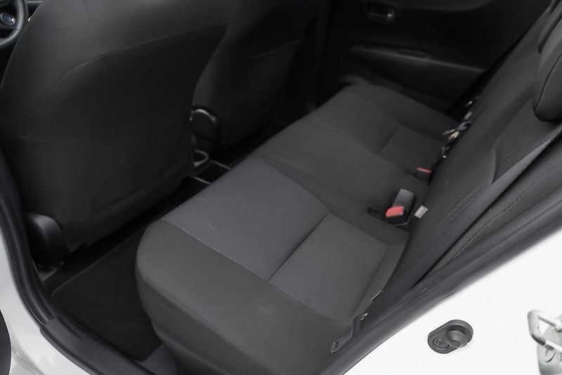 Toyota Yaris 1.5 Hybrid LOUNGE - fotka 11 z 23