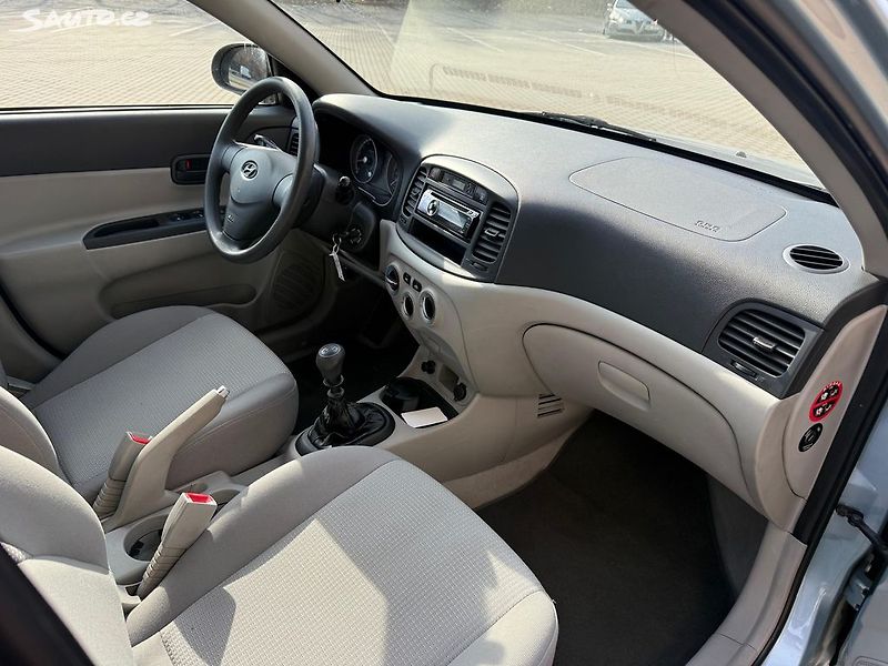 Hyundai Accent (2008) 1.6i, 82kw Původ ČR 1. maj. - fotka 9 z 21