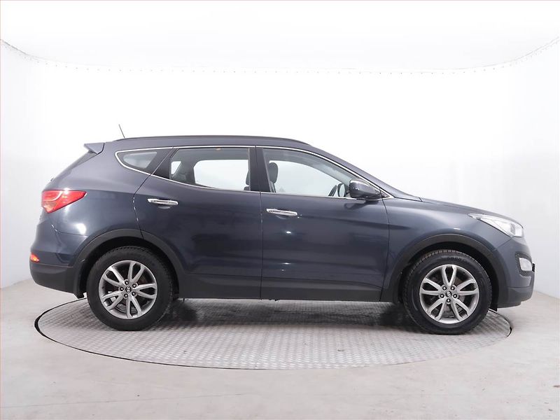 Hyundai Santa Fe (2013) 2.2 CRDi, 4X4, Tempomat - fotka 6 z 17