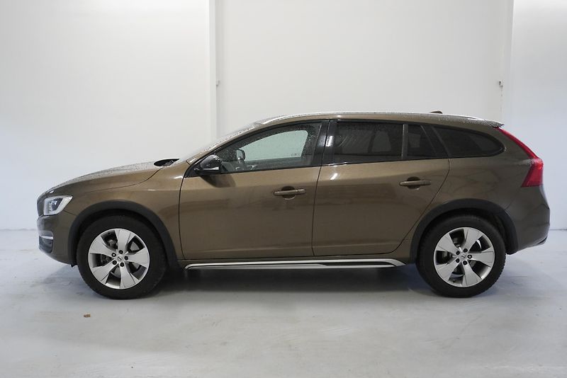 Volvo V60 (2016)  D4 MOMENTUM - fotka 8 z 24