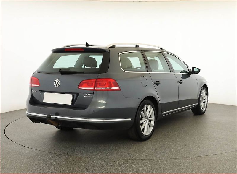 Volkswagen Passat (2012) 2.0 TDI, Automat - fotka 5 z 17