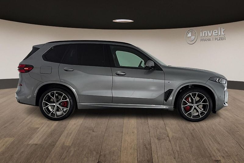BMW X5 xDrive30d - fotka 2 z 29