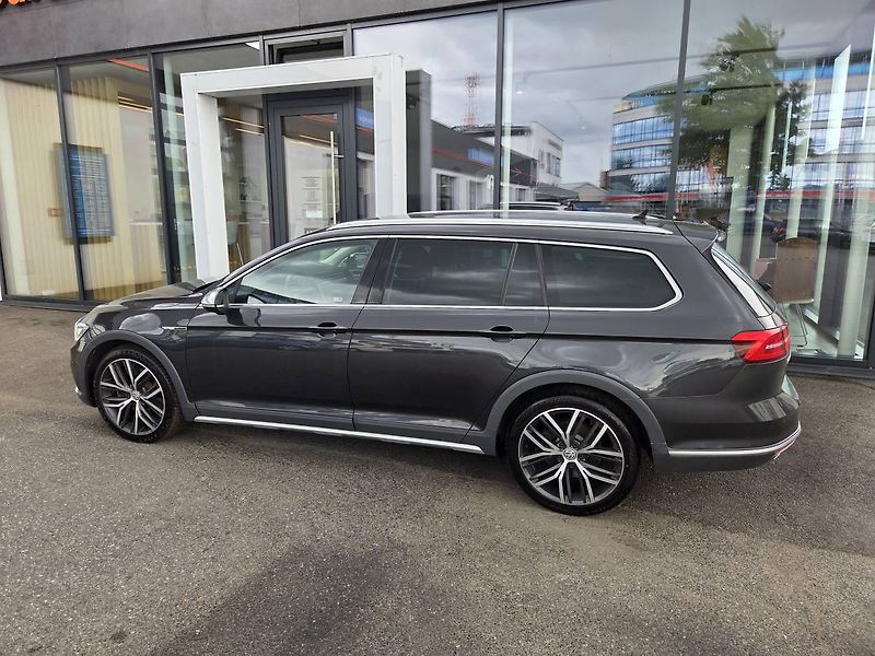 Volkswagen Passat Variant (2019) Passat Alltrack 2.0 BiTDI - fotka 2 z 50