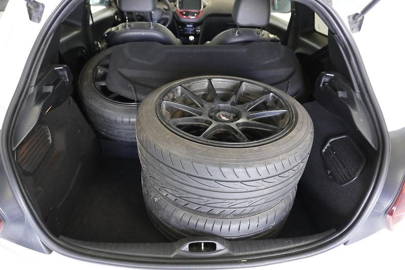 Peugeot 208 1,6 GTI 147kW THP - fotka 26 z 29