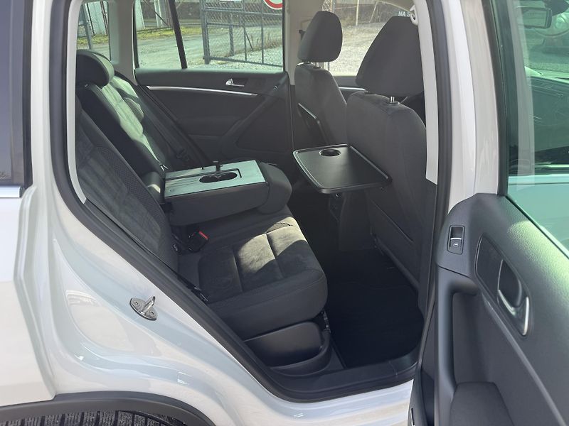 Volkswagen Tiguan 1.4TSi. Rezervace  - fotka 35 z 67