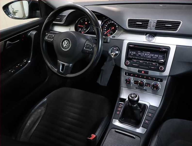 Volkswagen Passat (2012) 2.0 TDI, Serv.kniha, Xenony - fotka 7 z 20