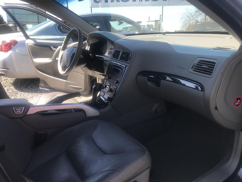 Volvo XC70 2.4 D5 136 KW,AWD,AUTOMAT - fotka 13 z 16