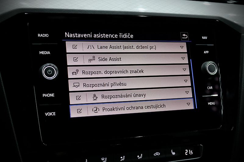 Volkswagen Passat B8 FL Var. 2.0 TSI 140 kW DSG - fotka 36 z 46