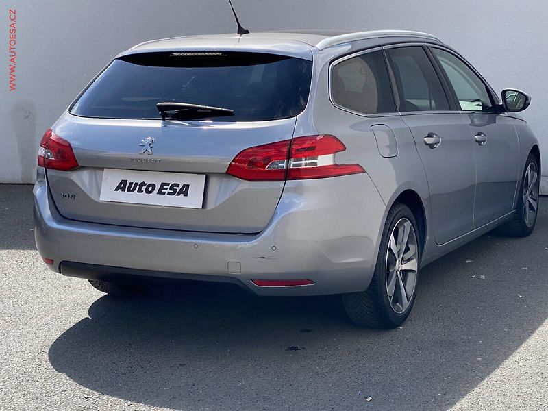 Peugeot 308 (2018) 1.5 HDi, Allure, panor, navi - fotka 4 z 17