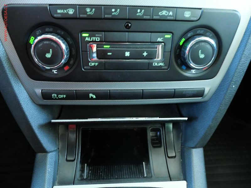 Škoda Octavia (2010) 2.0TDi, Xenon, AC - fotka 19 z 22