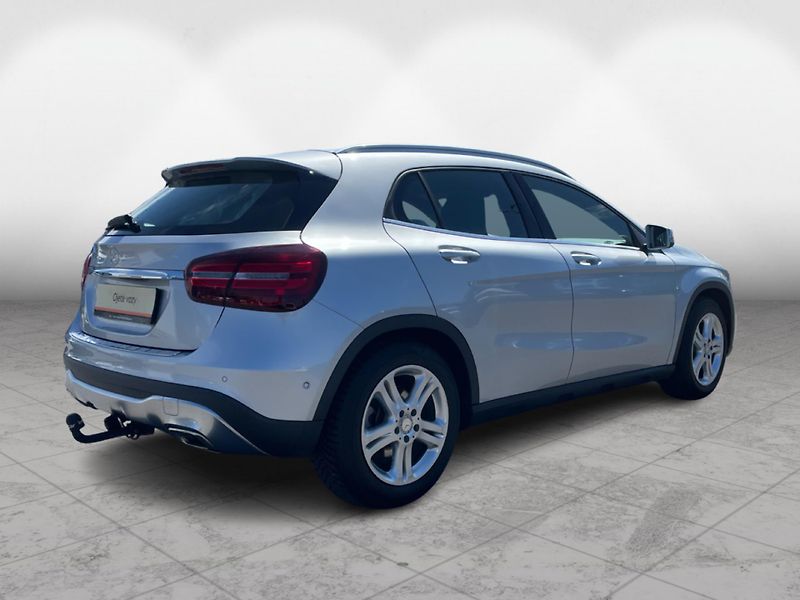 Mercedes-Benz GLA 180 i - fotka 2 z 25