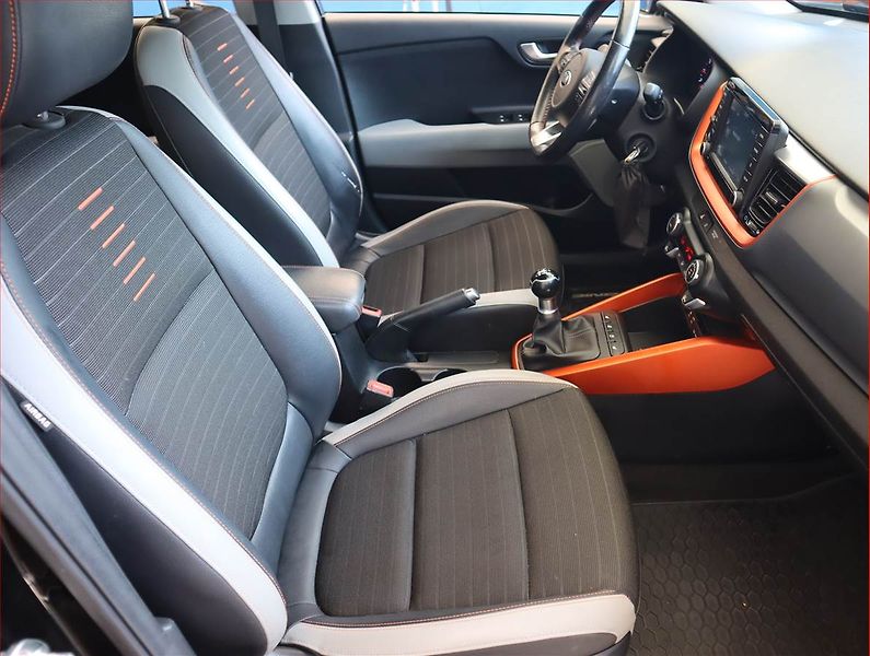 Kia Stonic (2018) 1.25 CVVT, Xenony, Tempomat - fotka 9 z 18