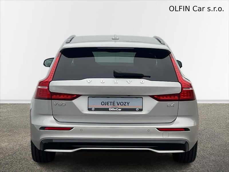 Volvo V60 2,0 145kW FWD PLUS DARK  B4  R - fotka 8 z 26